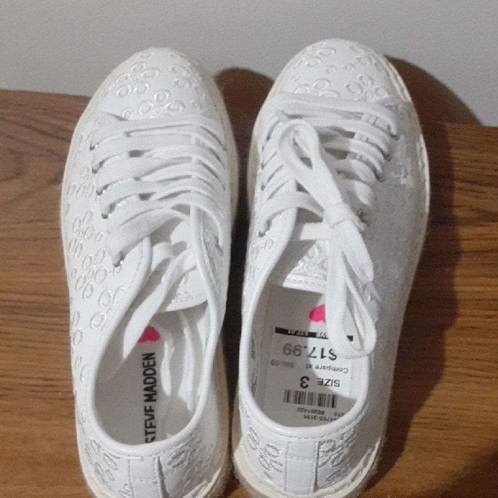 Steve Madden White Espadrille Sneakers. Girls Size 3. - Picture 6 of 7
